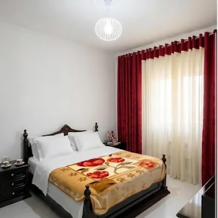 Lakeside Luxury 50m From The & Center شقة *